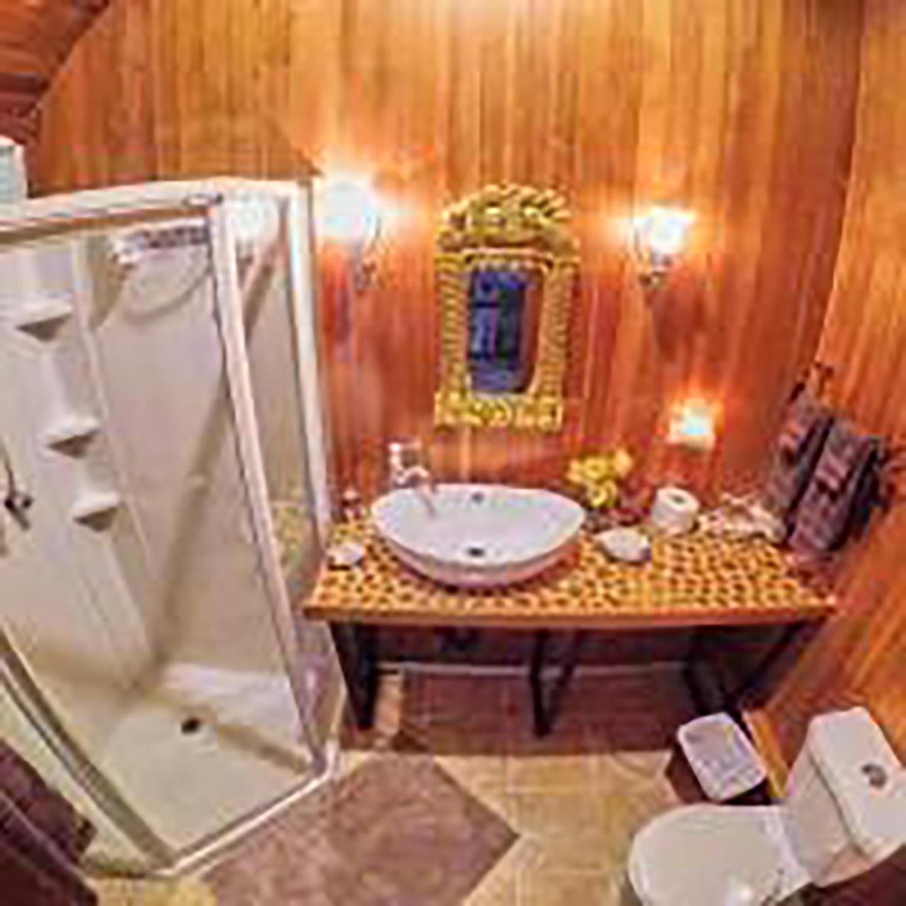 Crawford Bay Wedgwood Manor And Glamping Retreat酒店 外观 照片