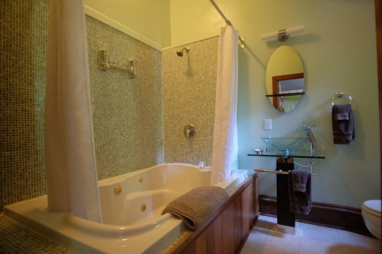 Crawford Bay Wedgwood Manor And Glamping Retreat酒店 外观 照片